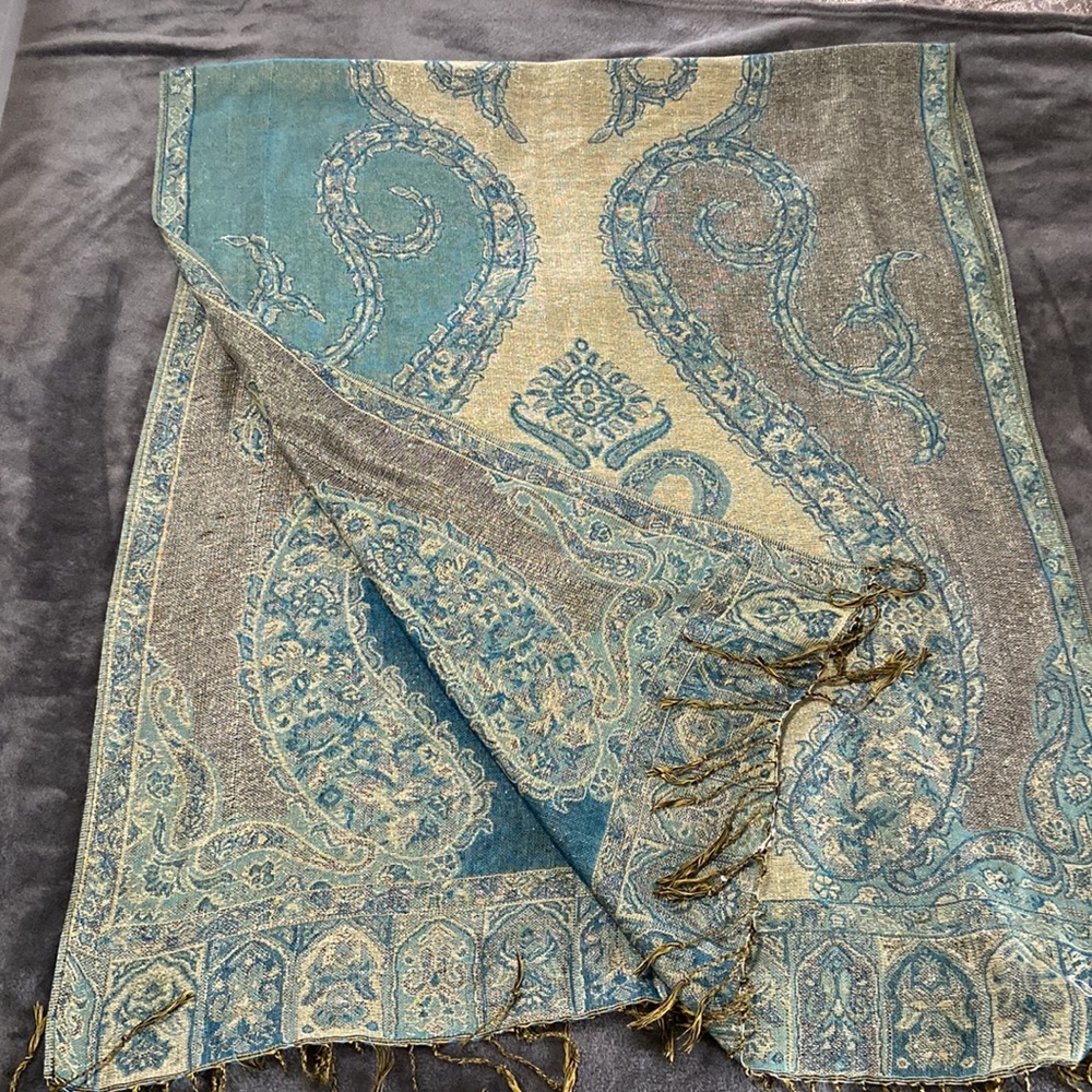 Scarf - Picture 2 of 4